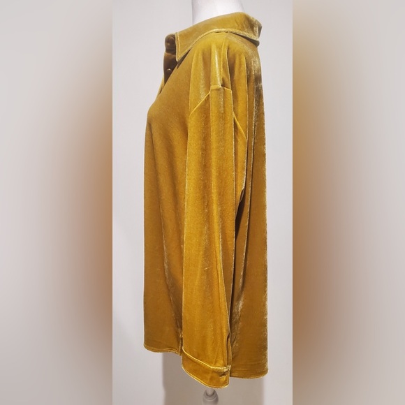 COPY - Soft Surroundings Boyfriend Gold Velvet Tunic is Long-Sleeved & Size XL - Picture 2 of 4